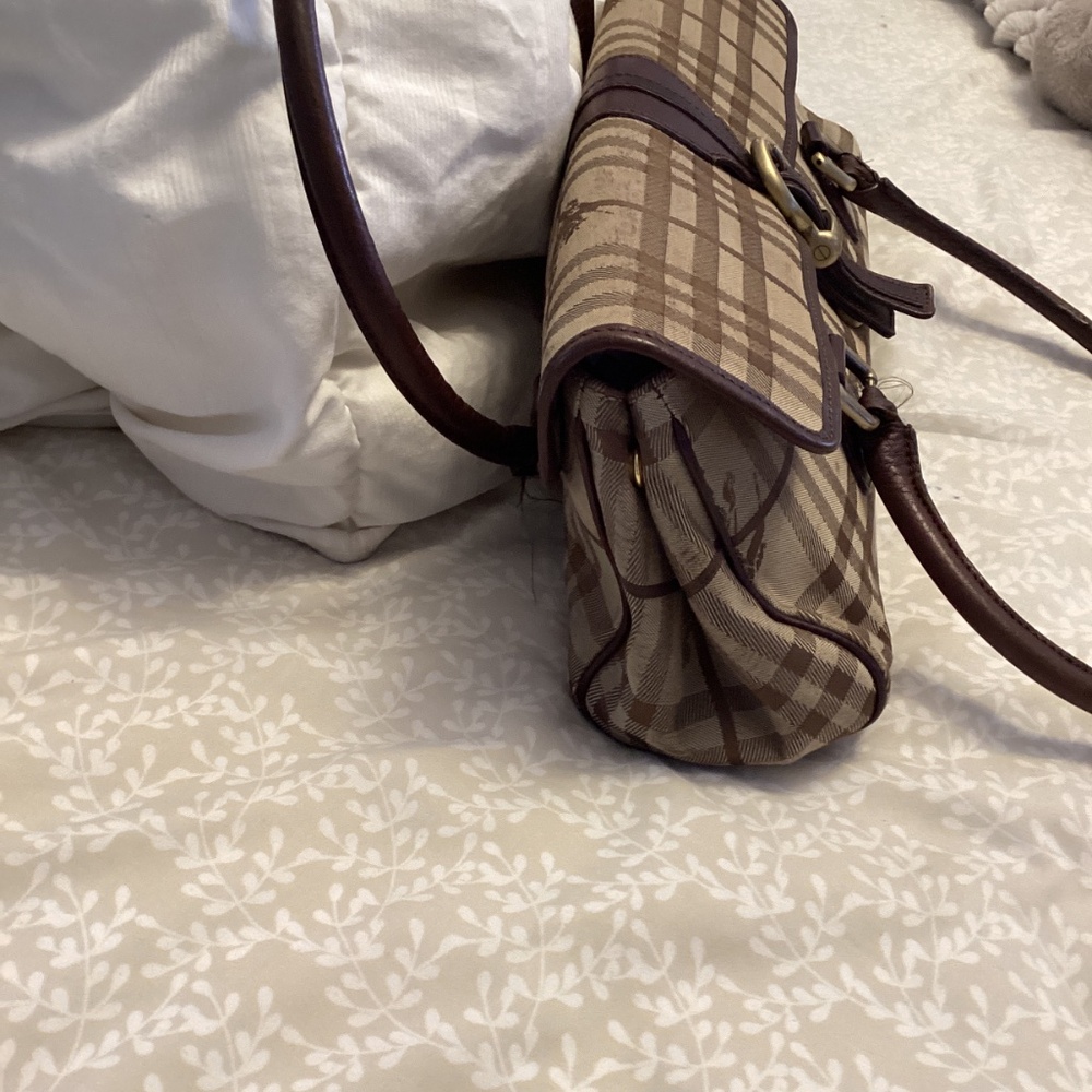 Burberry hand bag and espadrilles - Picture 4 of 6